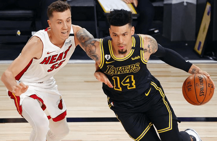 爱游戏官方app夺冠首场状态出色,G2观众沸腾!,穆古鲁扎重返赛场赢得满堂喝彩的简单介绍