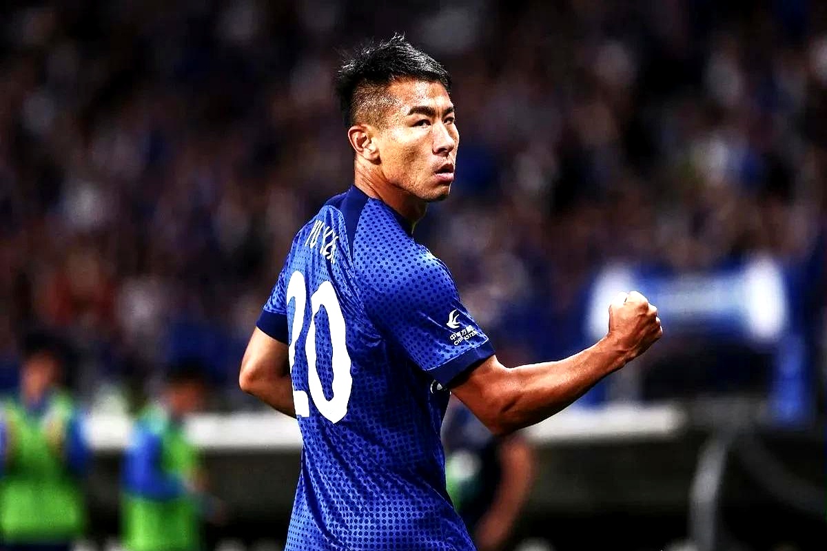 包含转会期上海申花调整名单以备德甲，战术微调环节打磨，管理层满意，年轻球员得到机会的词条